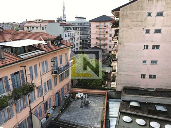 ufficio in vendita a Varese in zona Centro Città