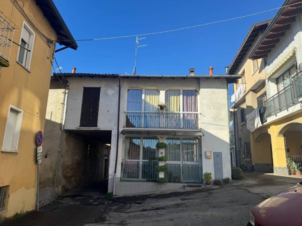 casa indipendente in vendita a Varese in zona Cartabbia