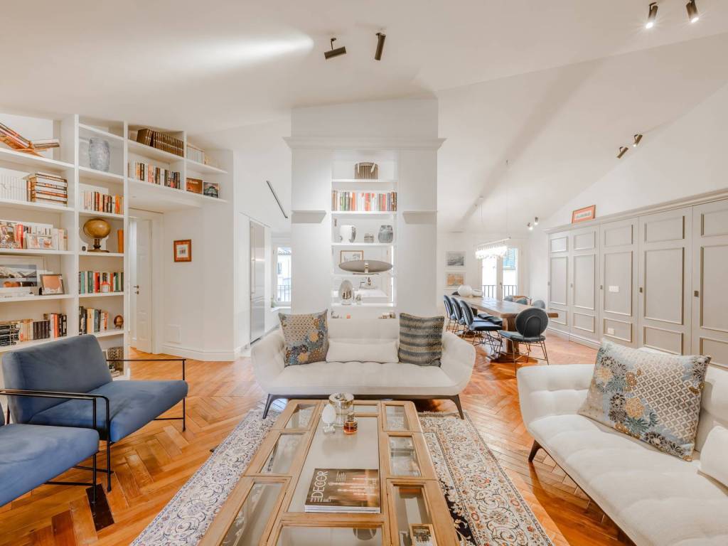 appartamento in vendita a Varese in zona Biumo