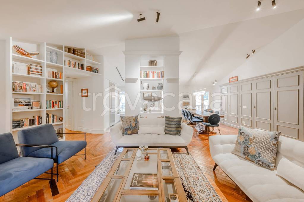 appartamento in vendita a Varese in zona Centro Città