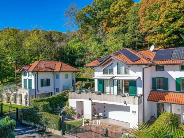 casa indipendente in vendita a Varese in zona Schiranna
