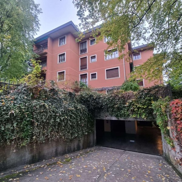 appartamento in vendita a Varese in zona Biumo