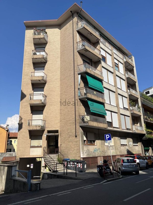 appartamento in vendita a Varese in zona Bosto