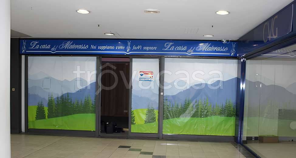 negozio in vendita a Varese in zona Centro Città