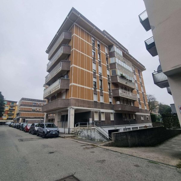 appartamento in vendita a Varese in zona Viale Belforte