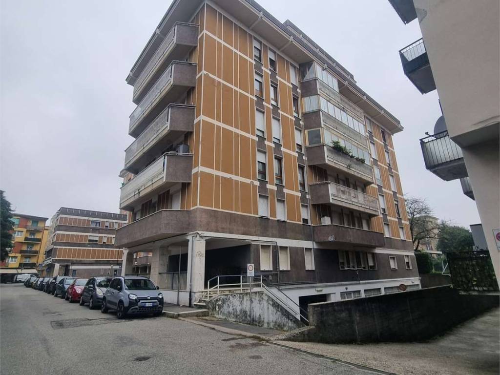 appartamento in vendita a Varese in zona Viale Belforte