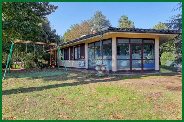 casa indipendente in vendita a Varese in zona Bizzozero