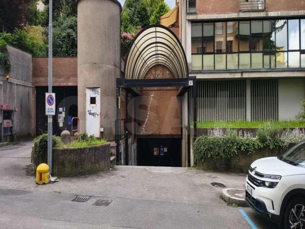 negozio in vendita a Varese in zona Centro Città