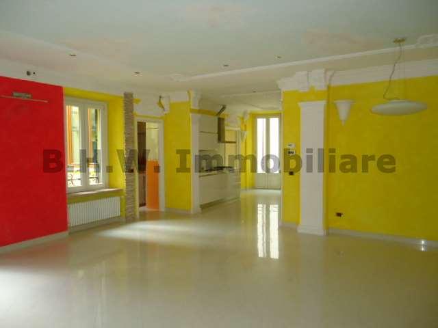 appartamento in vendita a Varese in zona Centro Città