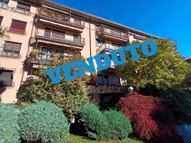 appartamento in vendita a Varese in zona Casbeno