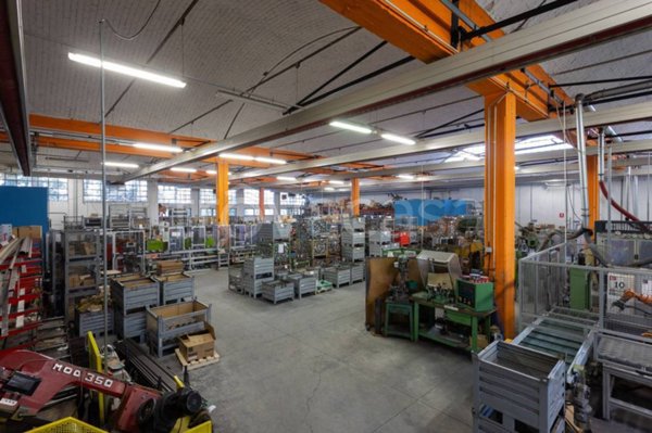 locale commerciale in vendita a Varese in zona Bizzozero