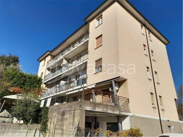 appartamento in vendita a Varese in zona Giubiano