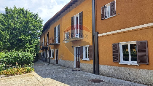 casa indipendente in vendita a Varese in zona Casbeno