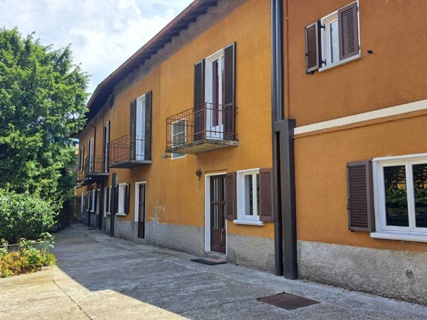 casa indipendente in vendita a Varese in zona Casbeno
