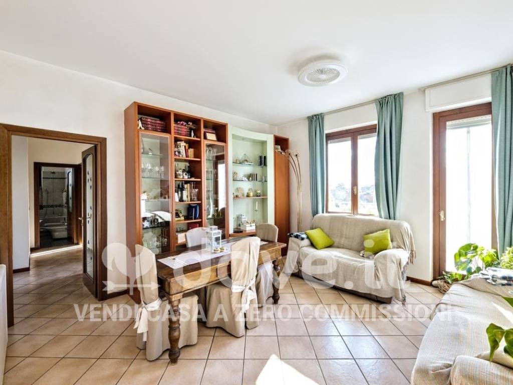 appartamento in vendita a Varese in zona Giubiano