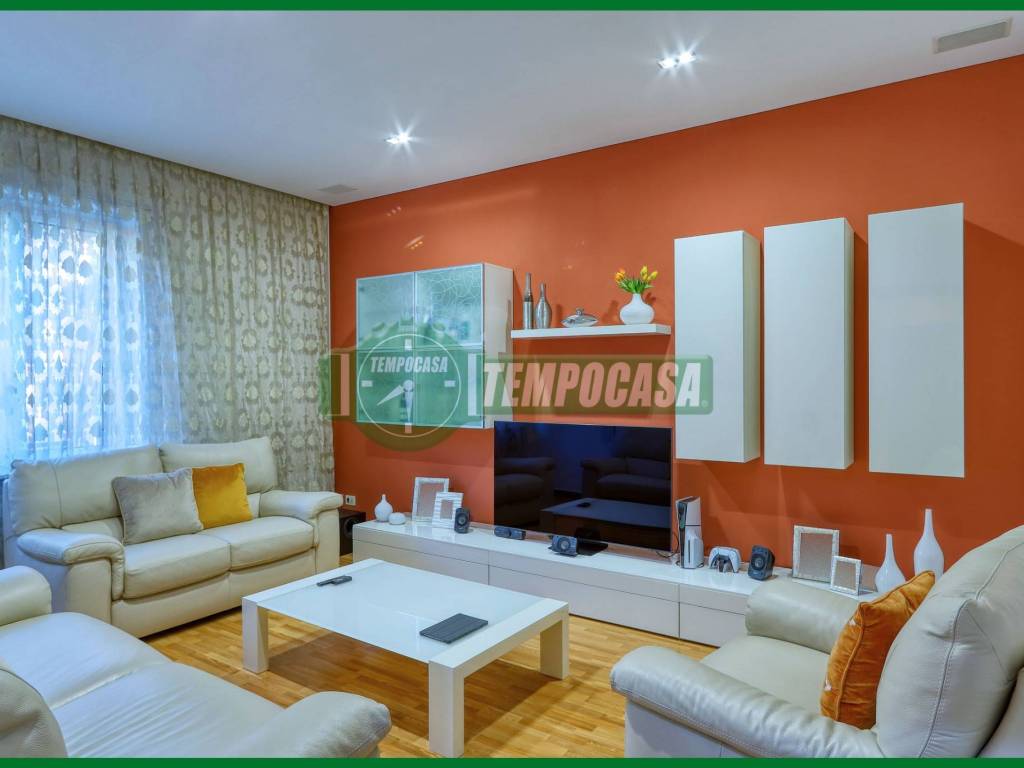 appartamento in vendita a Varese in zona Biumo