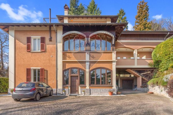 casa indipendente in vendita a Varese in zona Velate