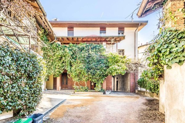casa indipendente in vendita a Varese in zona Bizzozero