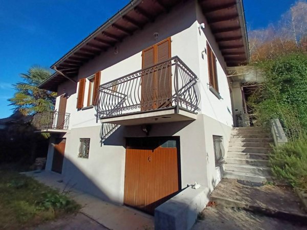 casa indipendente in vendita a Varese in zona Giubiano