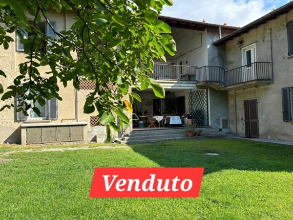 appartamento in vendita a Varese in zona Velate