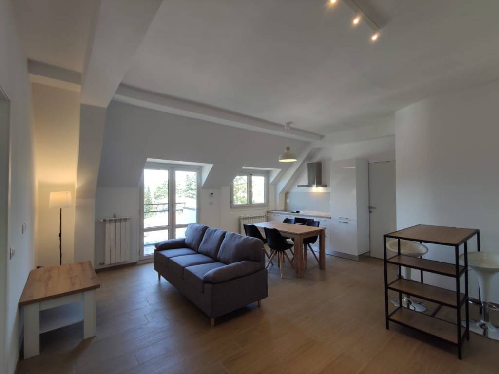 appartamento in vendita a Varese in zona Giubiano