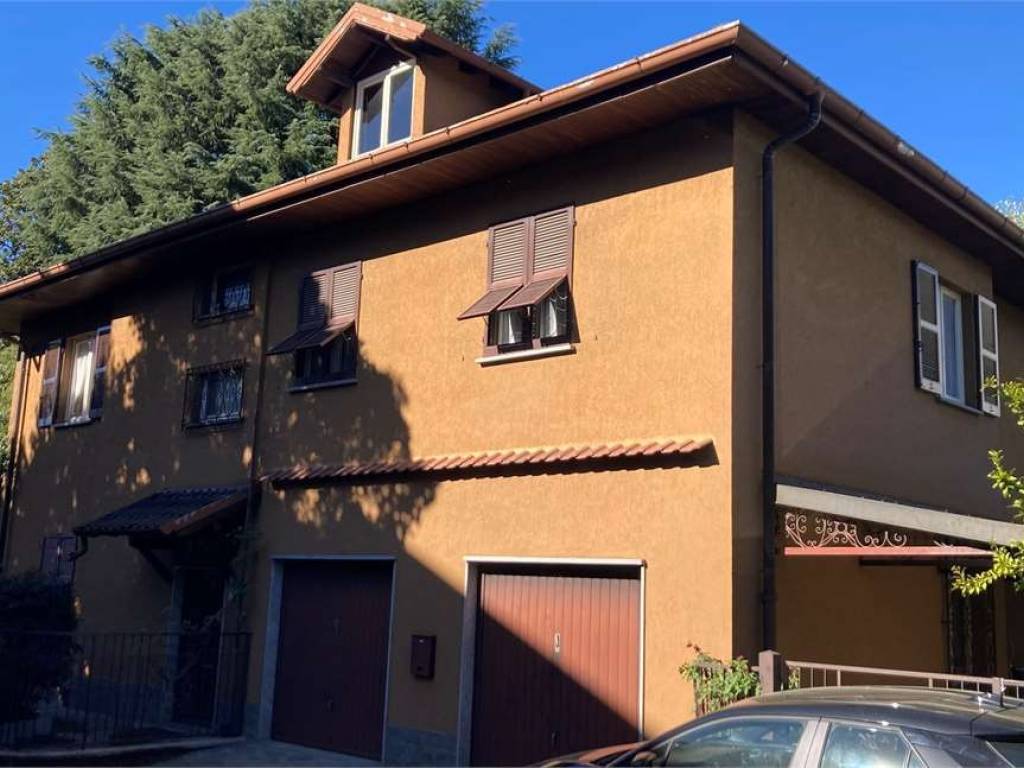 casa indipendente in vendita a Varese in zona Casbeno