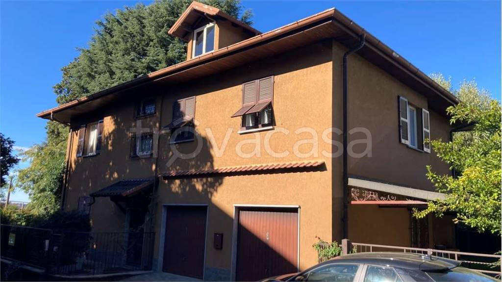 casa indipendente in vendita a Varese in zona Casbeno