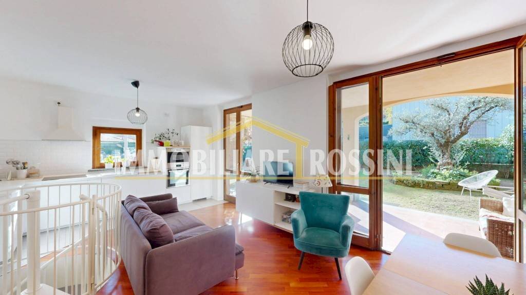 appartamento in vendita a Varese in zona Viale Aguggiari