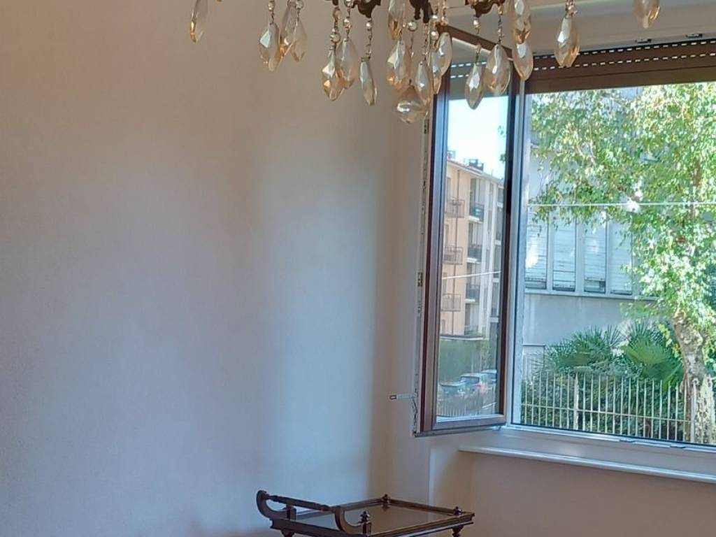 appartamento in vendita a Varese in zona Casbeno