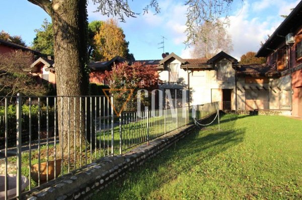 casa indipendente in vendita a Varese in zona Cartabbia