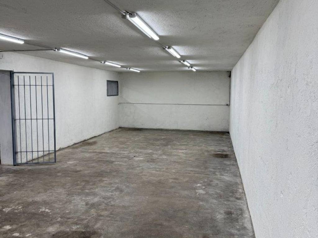 locale commerciale in vendita a Varese in zona Viale Belforte