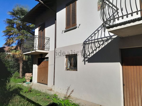 casa indipendente in vendita a Varese in zona Giubiano