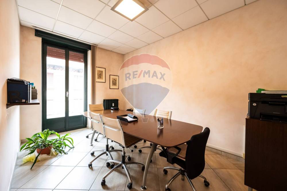 ufficio in vendita a Varese in zona Centro Città