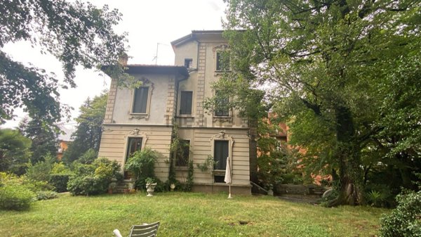 casa indipendente in vendita a Varese in zona Biumo