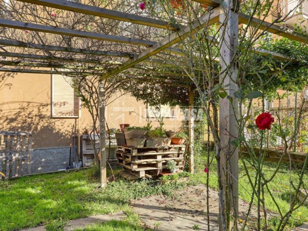 appartamento in vendita a Varese in zona Giubiano