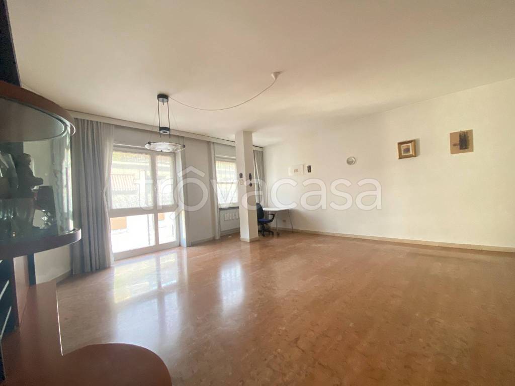 appartamento in vendita a Varese in zona Biumo