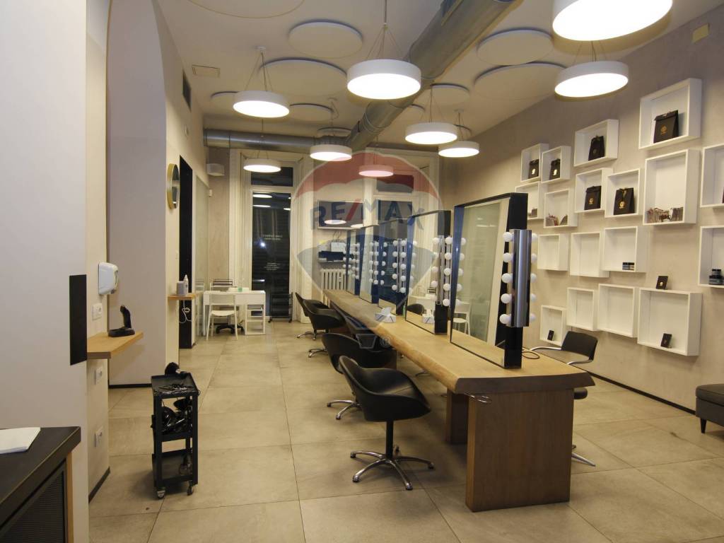 negozio in vendita a Varese in zona Biumo