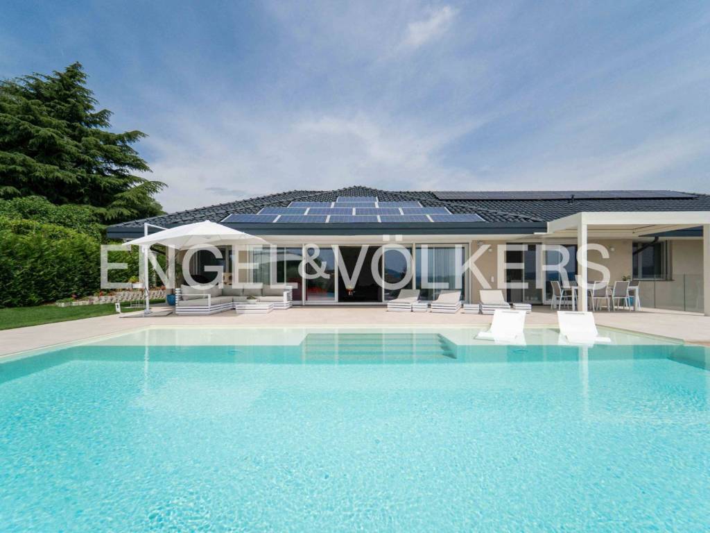 casa indipendente in vendita a Varese in zona Capolago