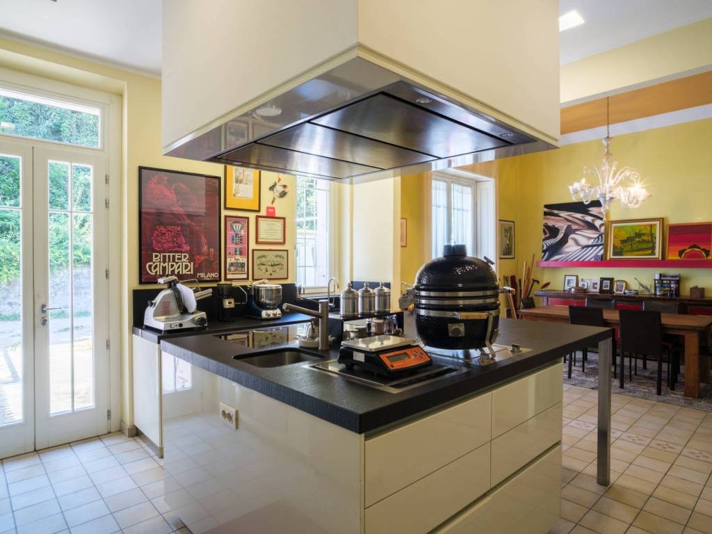 casa indipendente in vendita a Varese in zona Brunella