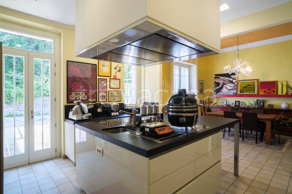 casa indipendente in vendita a Varese in zona Brunella