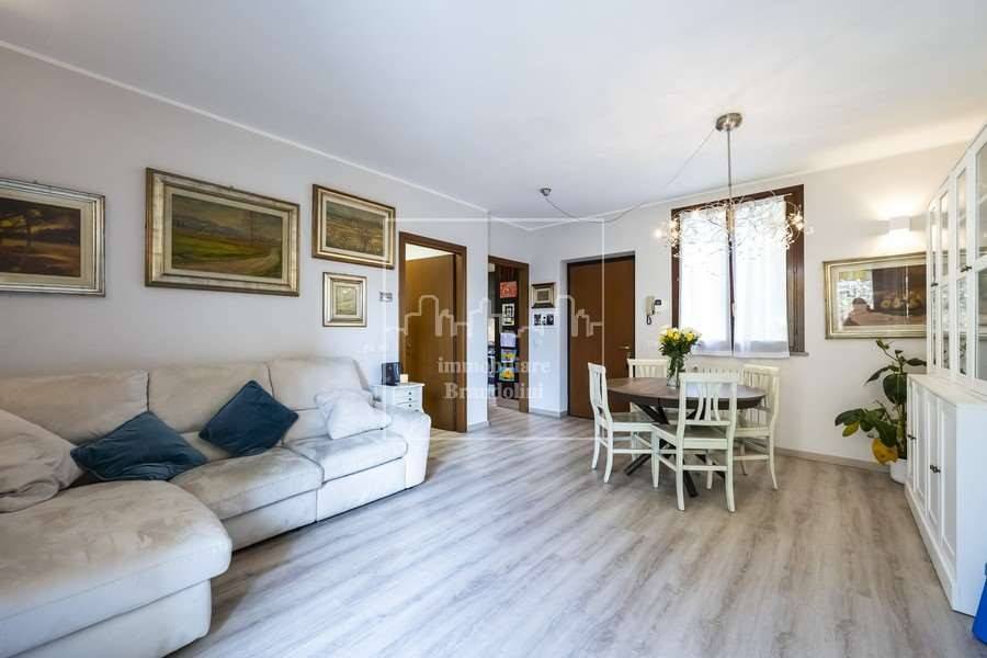 casa indipendente in vendita a Varese in zona Bobbiate