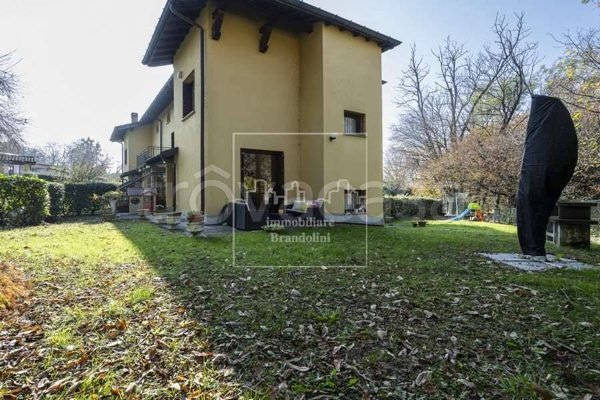 casa indipendente in vendita a Varese in zona Bobbiate