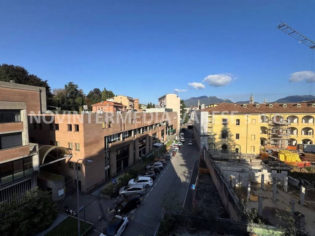 appartamento in vendita a Varese in zona Centro Città