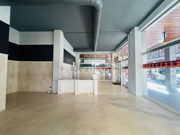 locale commerciale in vendita a Varese