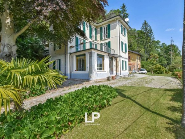 casa indipendente in vendita a Varese in zona Santa Maria del Monte