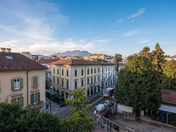 appartamento in vendita a Varese in zona Biumo