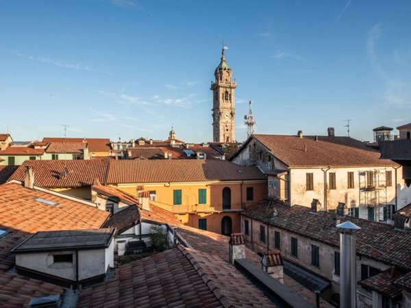 appartamento in vendita a Varese in zona Biumo