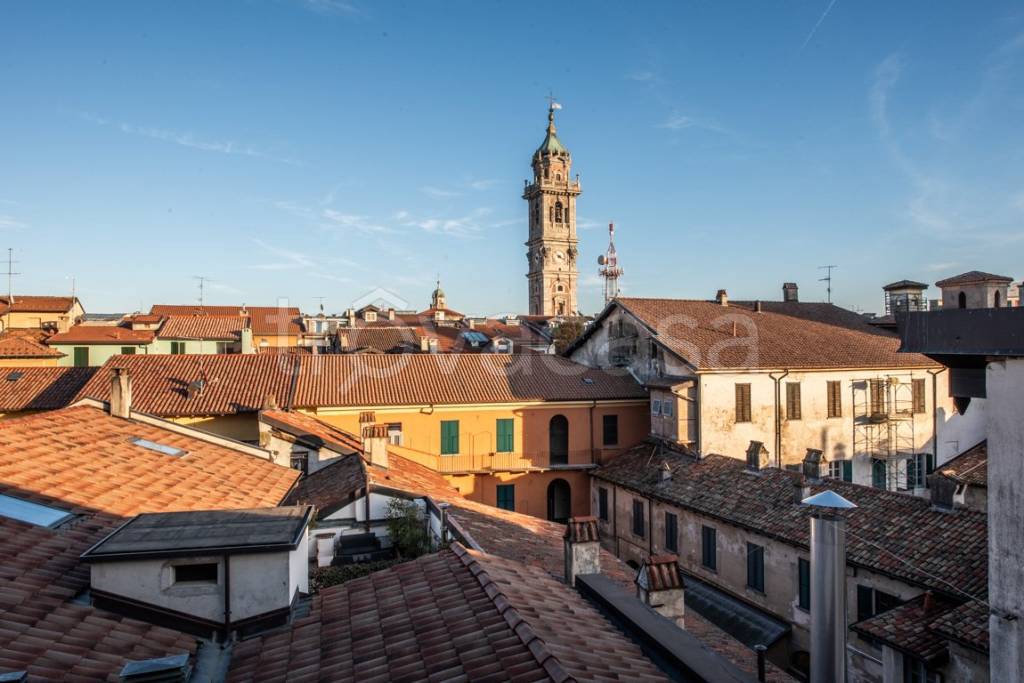appartamento in vendita a Varese in zona Centro Città