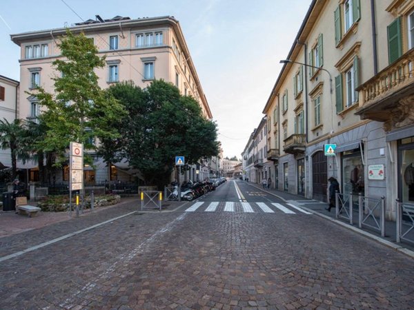 appartamento in vendita a Varese in zona Biumo