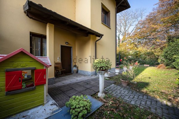 casa indipendente in vendita a Varese in zona Bobbiate